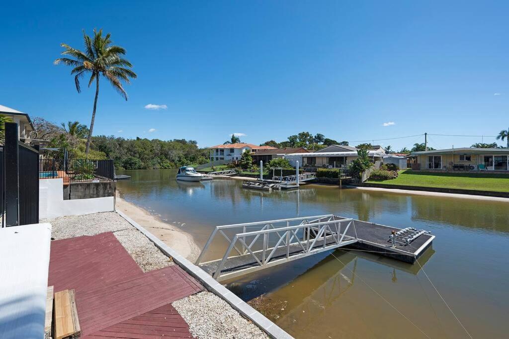 Holiday home 4br Waterfront Vacation In Broadbeach Waters *